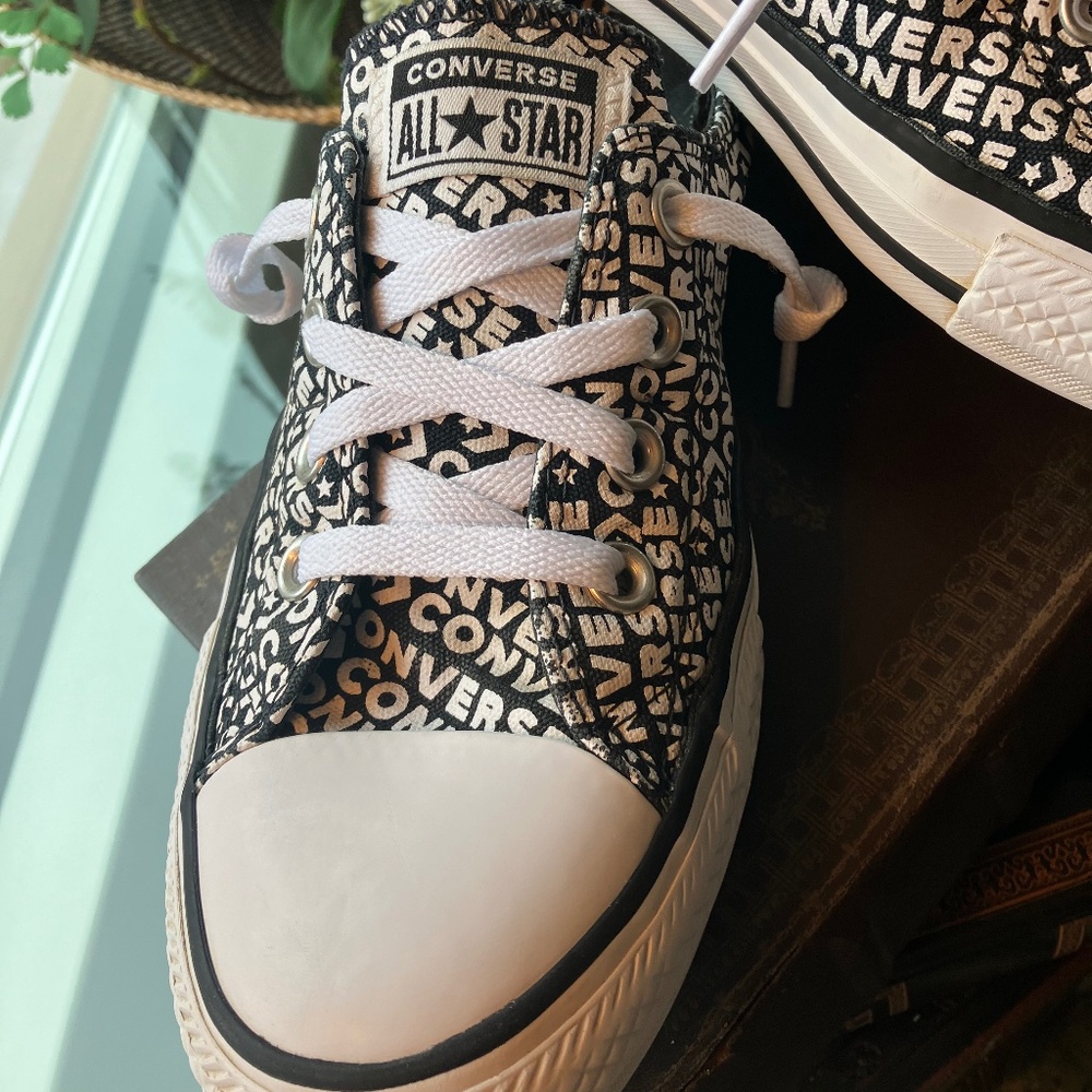 Converse Shoreline Black and White Script - Size 9 - Picture 2 of 8